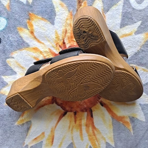 Pair Of Black Comfortable Padded Arch Support Platform Sandals Shoes By Algeria - Picture 7 of 8